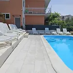 Lägenhet Mia With Pool1