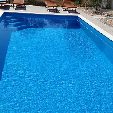 Mia With Pool1 Apartment Split