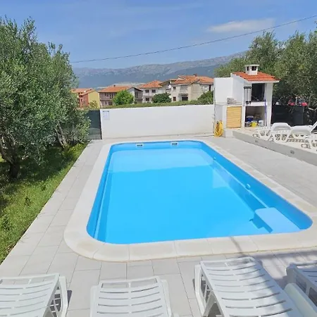 Mia With Pool1 Appartement